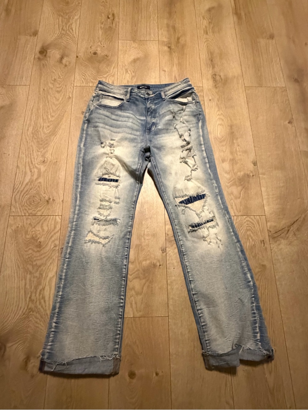Light Wash Distressed Women’s Jeans